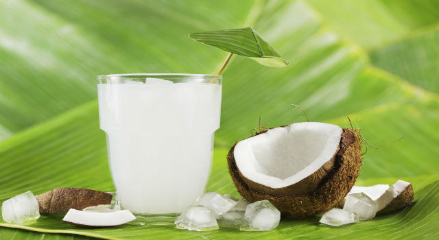 Agua de coco, la gran aliada de tu salud