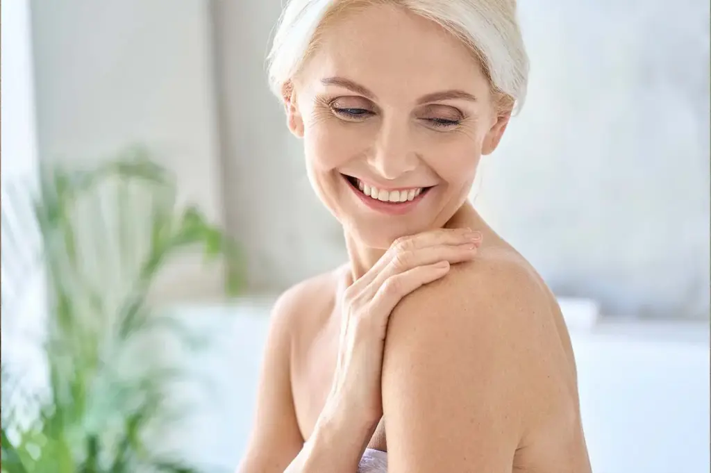 mujer de mediana edad y piel blanca